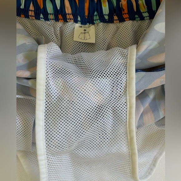 TWO LEFT FEET Men’s LongBoard Babes Lined Swim Trunks Size MEDIUM Summer Beach - Picture 7 of 14